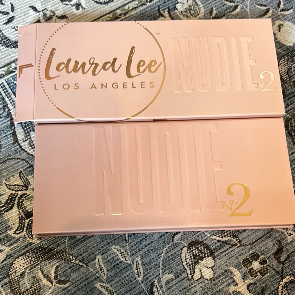 Gold and Brown Shimmer Eyeshadow Palette for a Radiant Look